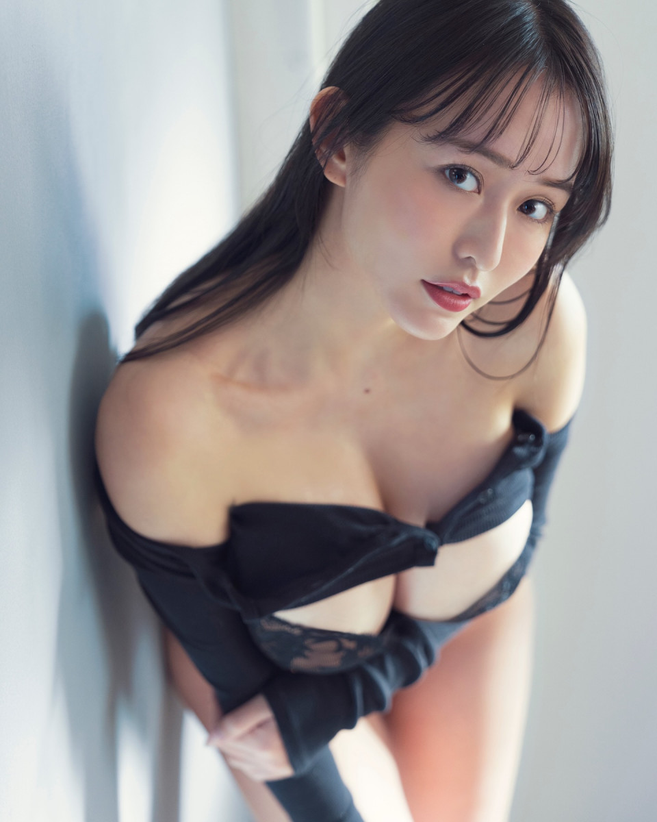 H 級歐派！日本極品女神「天野 ちよ」寫真加碼 DVD 魅力雙殺，網讚：「大到螢幕裝不下！」