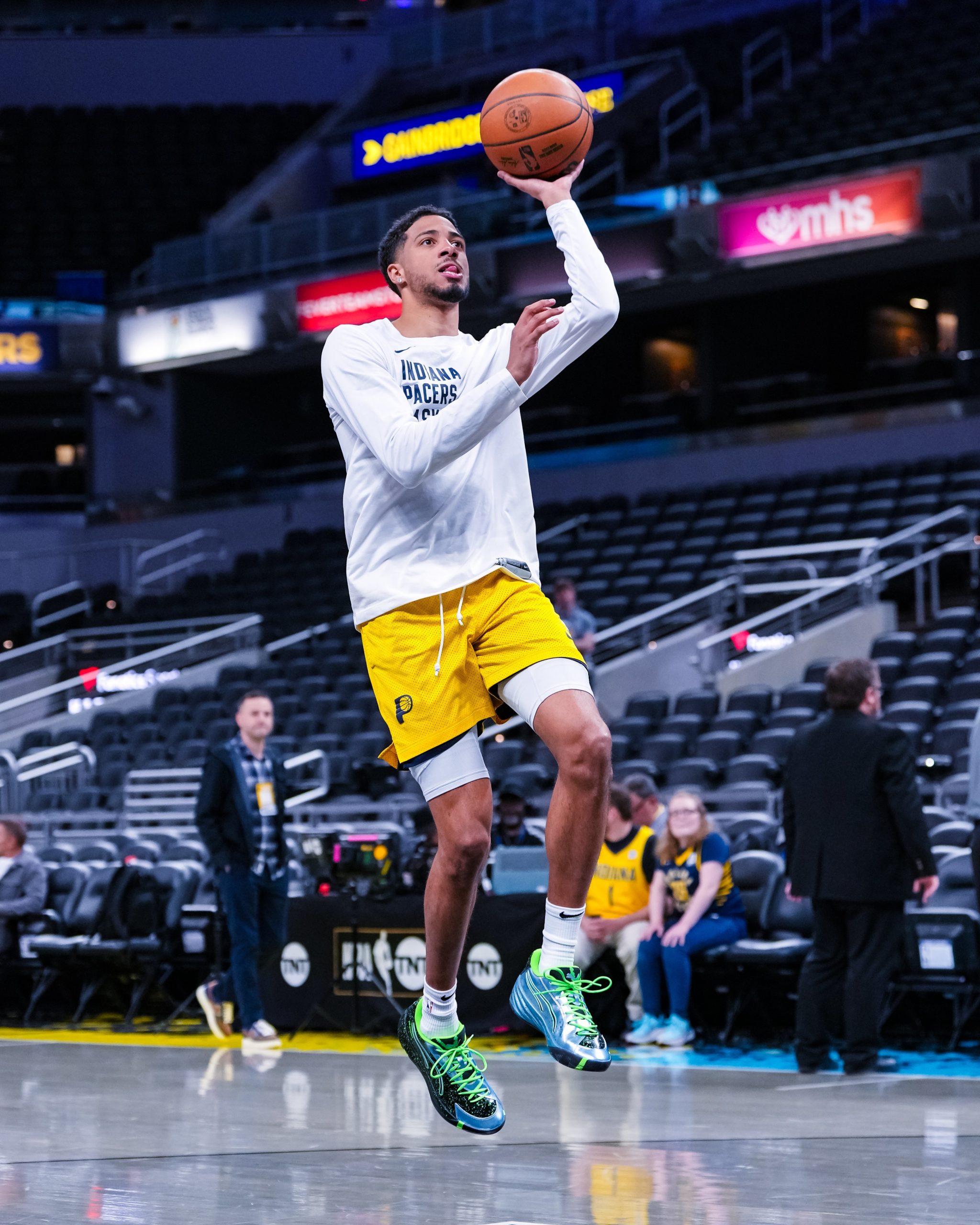 Tyrese Haliburton 上腳自製 WWE「DX」球鞋打進再見四分打！連 Triple H 都發推慶祝！