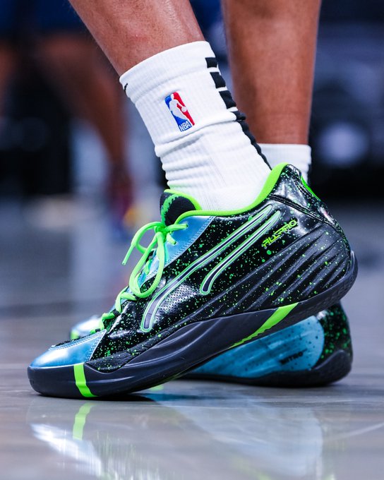 Tyrese Haliburton 上腳自製 WWE「DX」球鞋打進再見四分打！連 Triple H 都發推慶祝！