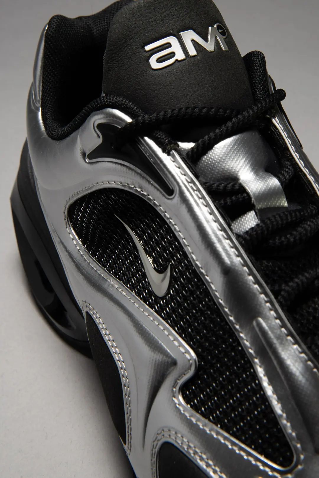 荷蘭的陽光都沒卡寶的笑容甜！Karina IG 美照裡穿的是哪雙鞋？原來是這雙 Nike 女性專屬鞋款！