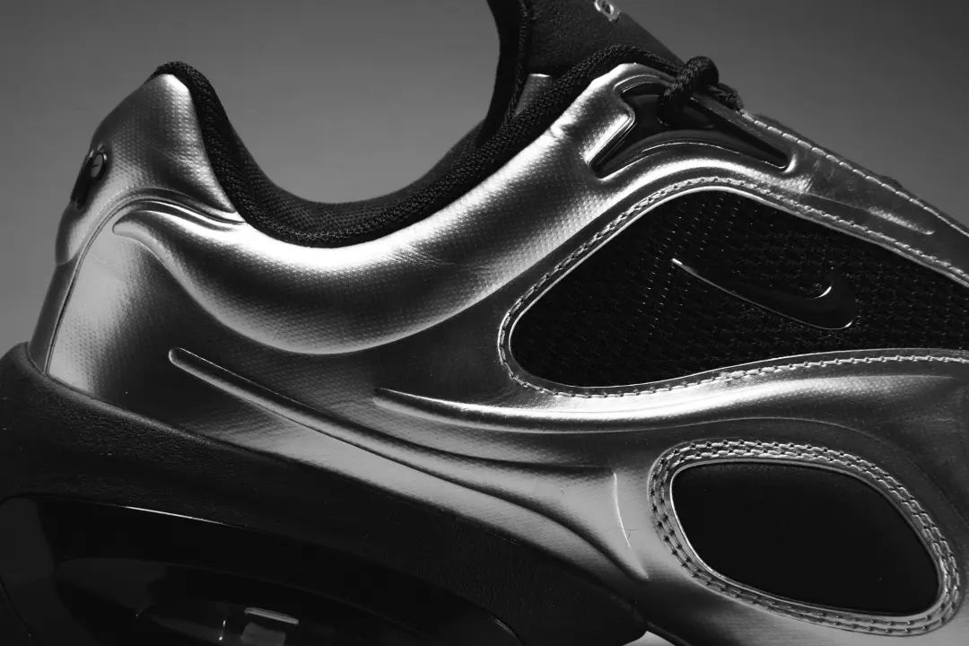 荷蘭的陽光都沒卡寶的笑容甜！Karina IG 美照裡穿的是哪雙鞋？原來是這雙 Nike 女性專屬鞋款！