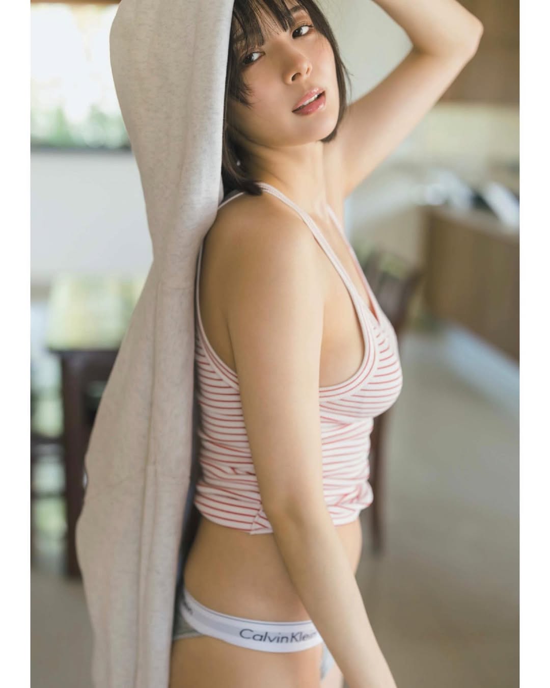 日本「雀壇女神」岡田紗佳新寫真取景台灣九份！換穿旗袍、內衣、比基尼，人氣助攻賽事榮獲首勝！