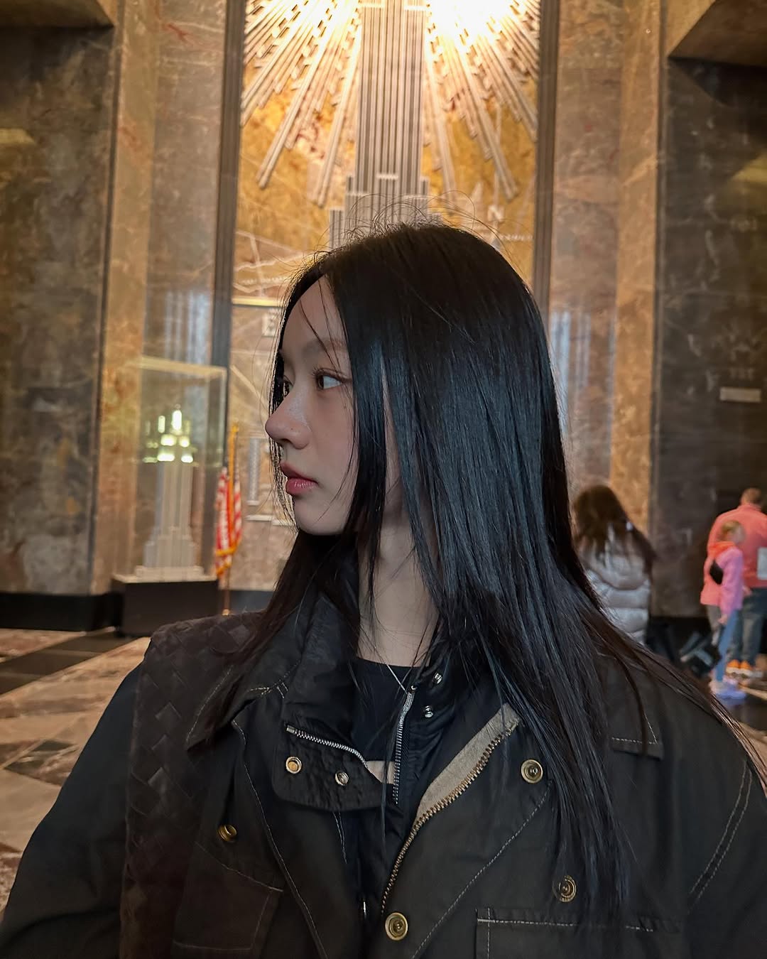名人穿啥｜Supreme 聯名、倒勾都包色！《善意的競爭》惠利竟是超強女鞋頭？家中鞋牆超壯觀