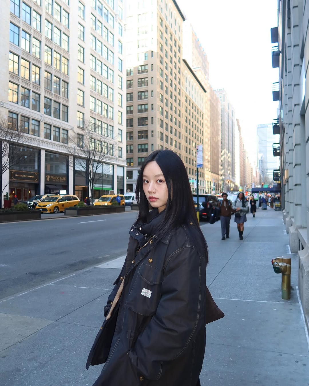 名人穿啥｜Supreme 聯名、倒勾都包色！《善意的競爭》惠利竟是超強女鞋頭？家中鞋牆超壯觀