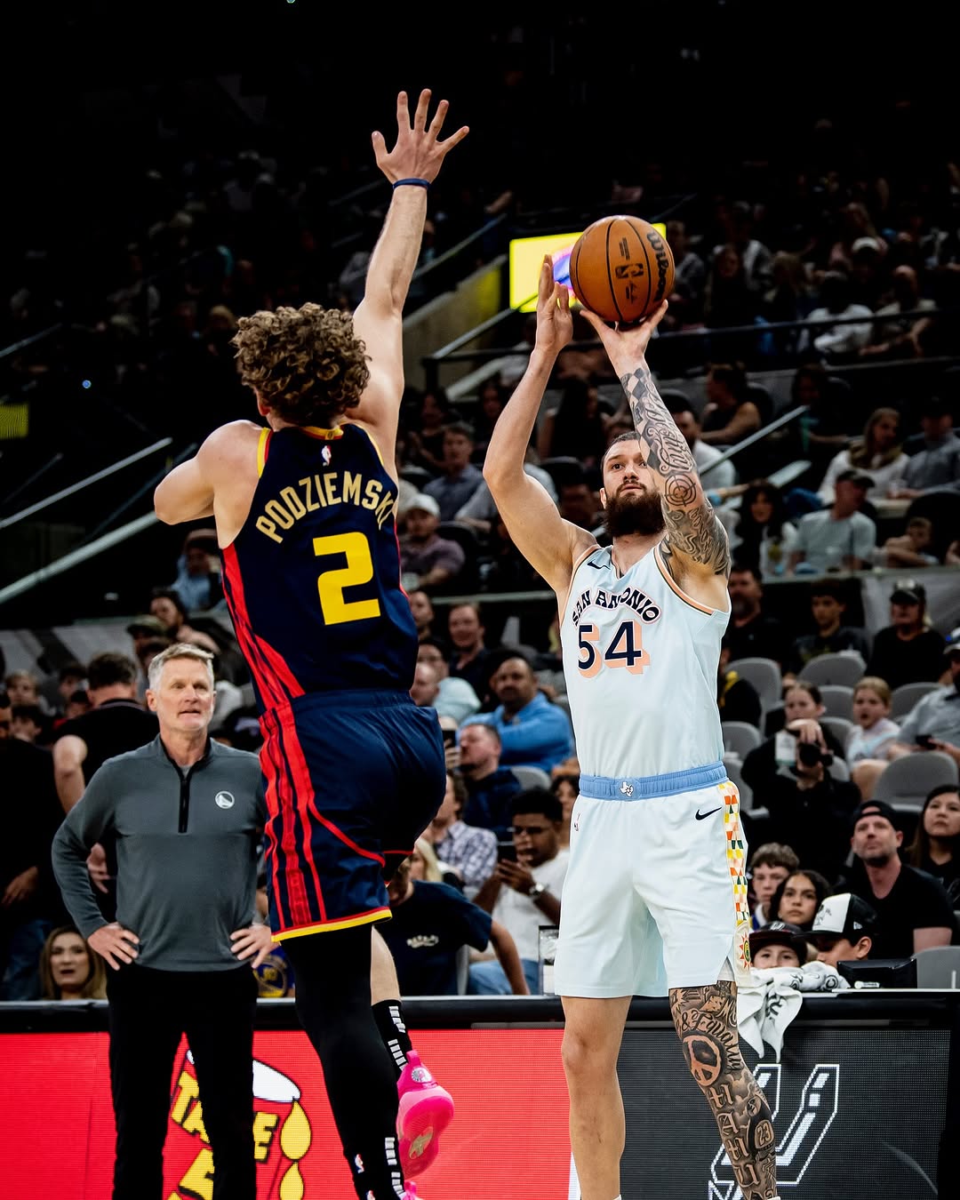 先生你哪位？Tim Duncan「滄桑」造型場邊觀戰引熱議