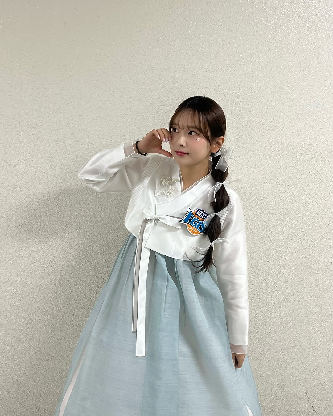 邦邦安排一下！20 歲韓職 NC 恐龍啦啦隊美少女「金佳垠」美如清純精靈，與樂天「救世女神」廉世彬是閨蜜兼隊友！