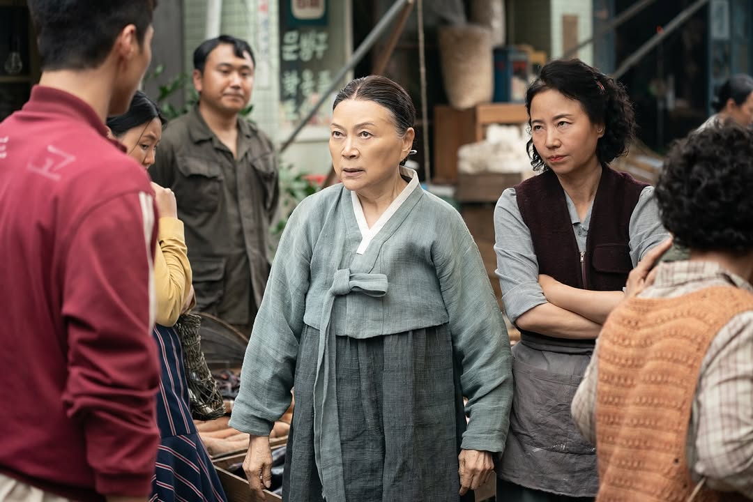 《苦盡柑來》登 Netflix 全球 10 大非英語影集排行亞軍！IU 再展演歌實力，獻唱 OST〈Night Walk〉溫暖治癒！