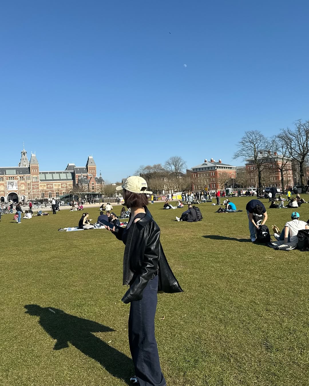 荷蘭的陽光都沒卡寶的笑容甜！Karina IG 美照裡穿的是哪雙鞋？原來是這雙 Nike 女性專屬鞋款！