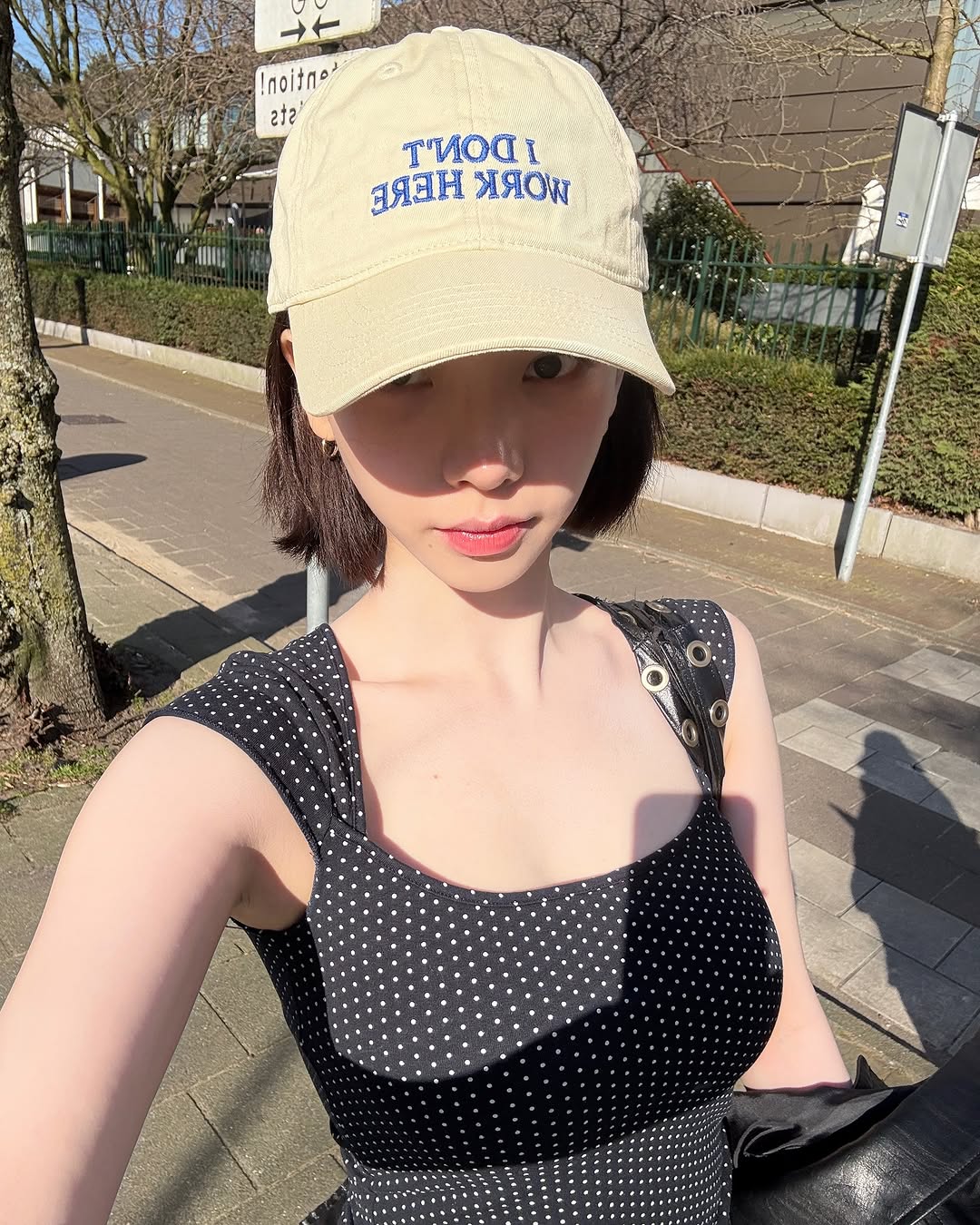 荷蘭的陽光都沒卡寶的笑容甜！Karina IG 美照裡穿的是哪雙鞋？原來是這雙 Nike 女性專屬鞋款！