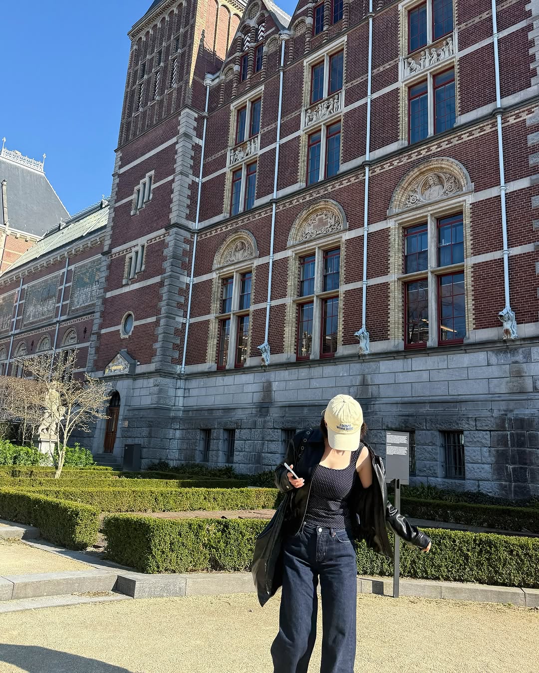 荷蘭的陽光都沒卡寶的笑容甜！Karina IG 美照裡穿的是哪雙鞋？原來是這雙 Nike 女性專屬鞋款！