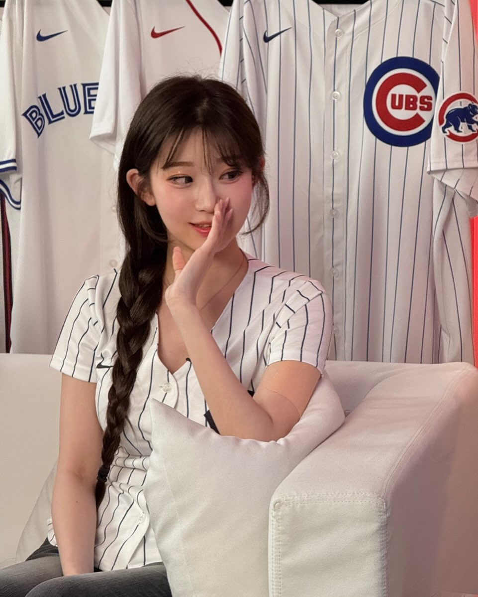 李珠珢現身東京看 MLB 海外賽！綁馬尾照讓粉絲暴動直呼：太犯規！