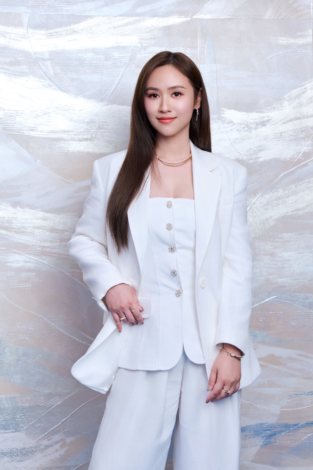 佩戴逾 ３ 億元的高級珠寶！奧斯卡影后楊紫瓊現身 Tiffany & Co. 台北 101 旗艦店！