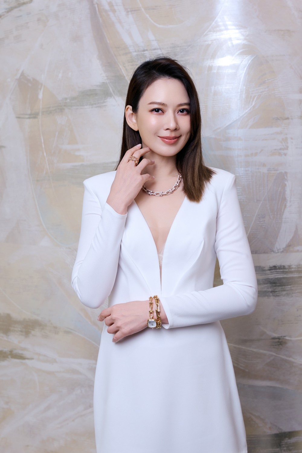 佩戴逾 ３ 億元的高級珠寶！奧斯卡影后楊紫瓊現身 Tiffany & Co. 台北 101 旗艦店！