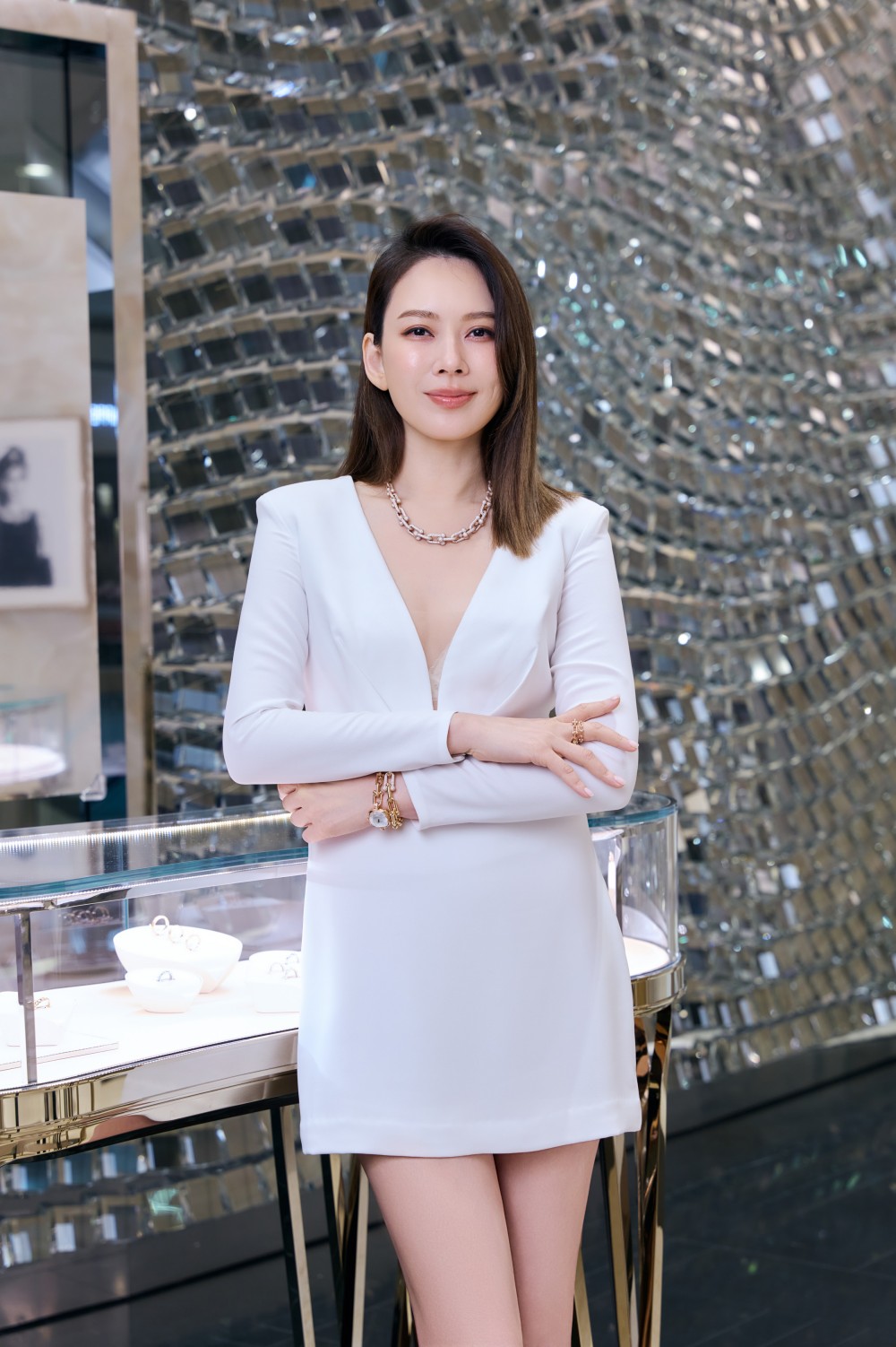 佩戴逾 ３ 億元的高級珠寶！奧斯卡影后楊紫瓊現身 Tiffany & Co. 台北 101 旗艦店！