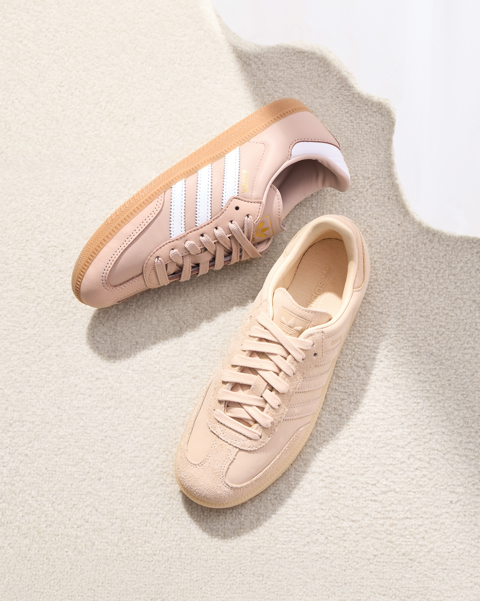 adidas Originals 雨琦領銜慶祝「SAMBA DAY」，攜手倩碧 CLINIQUE 送花漾腮紅！