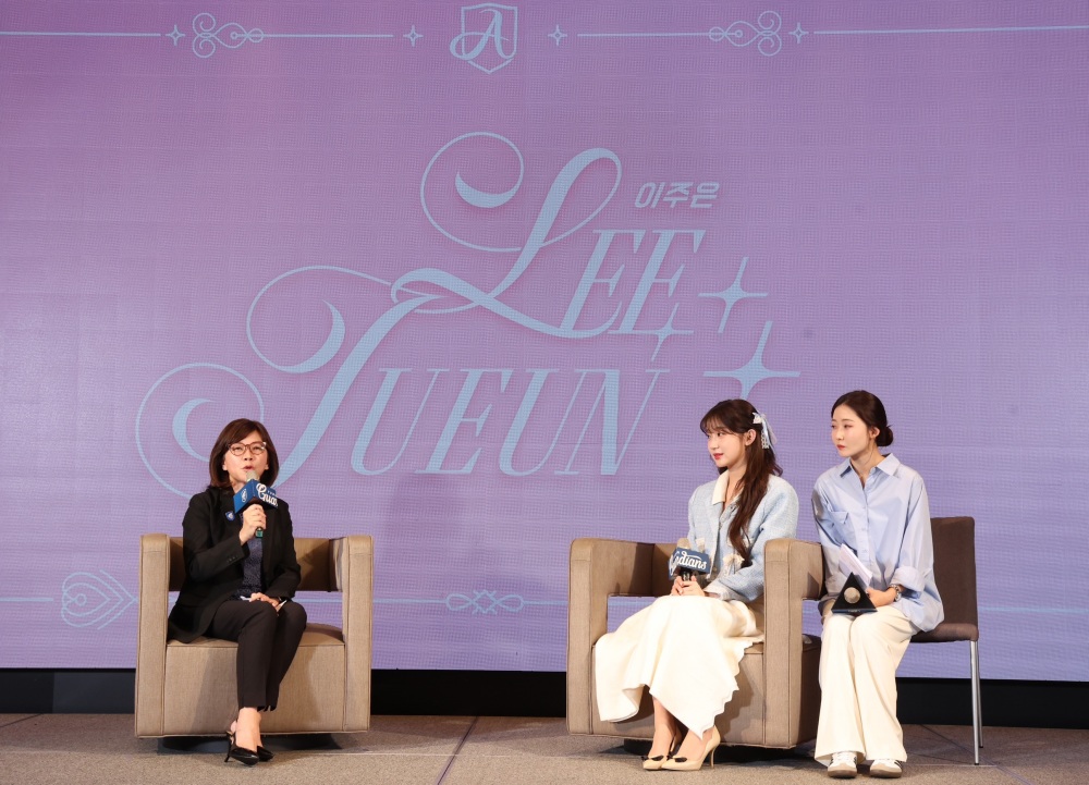 AI 女神李珠珢首度在台露面！開口唱中文歌、大跳富邦悍將嗆司
