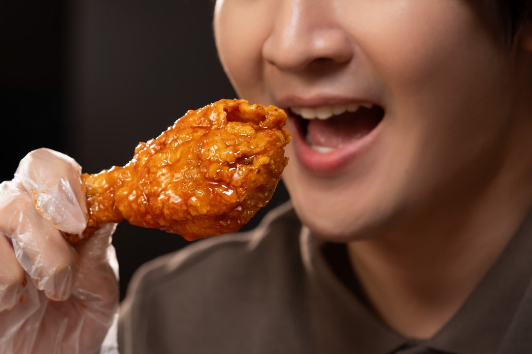 麥當勞也吹韓風「甜辣雞腿堡、炸鷄腿」限時回歸！買就抽韓國雙人來回機票