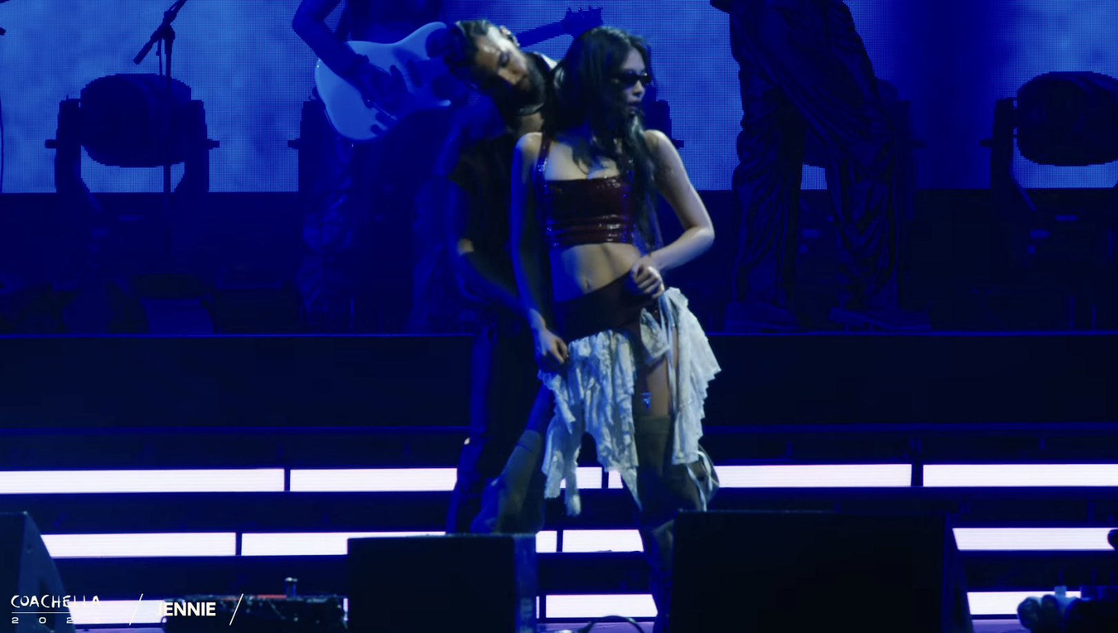 相愛證據加一？！Lisa 被捕捉到手機桌布是 LVMH 三公子 Frédéric Arnault！