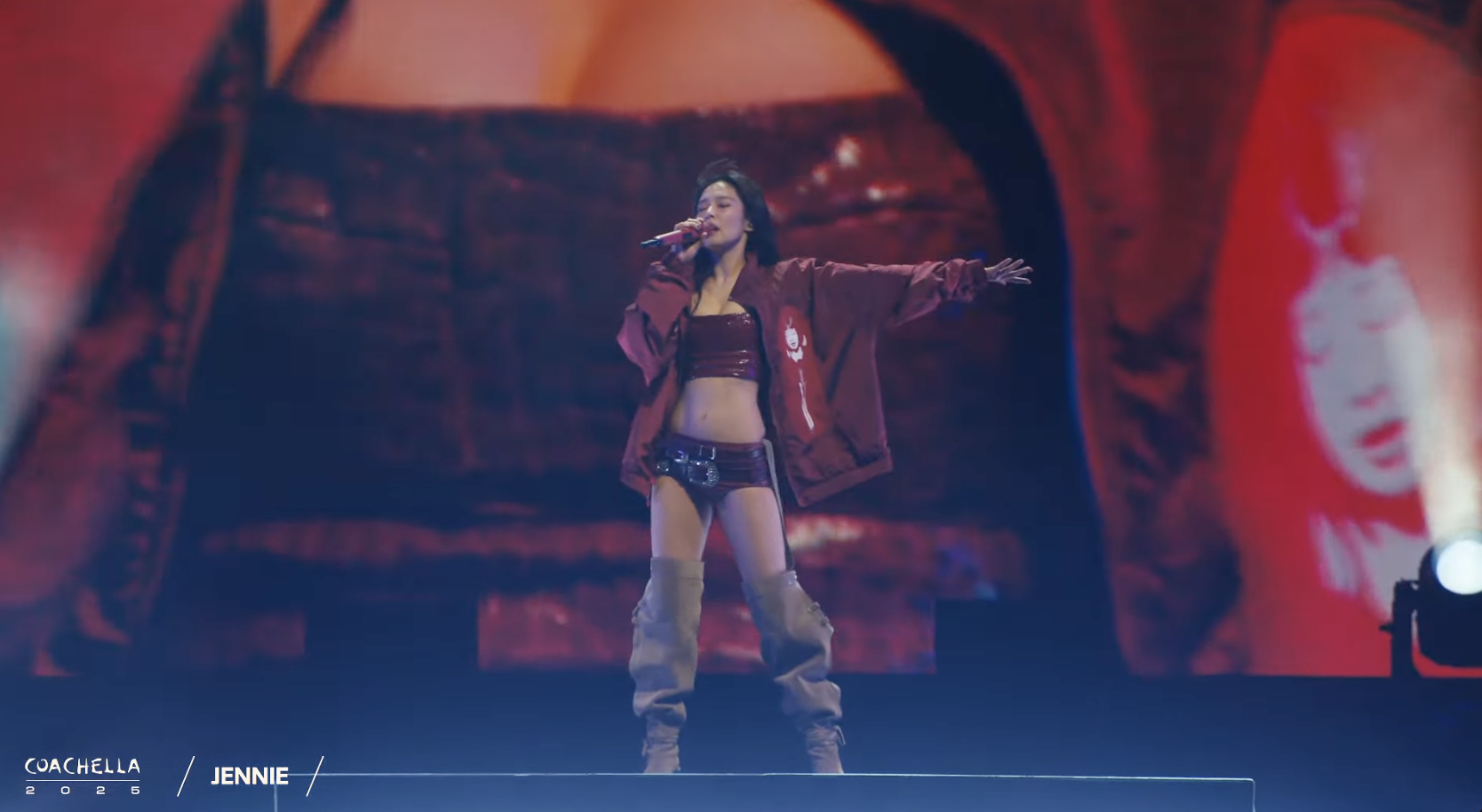 相愛證據加一？！Lisa 被捕捉到手機桌布是 LVMH 三公子 Frédéric Arnault！