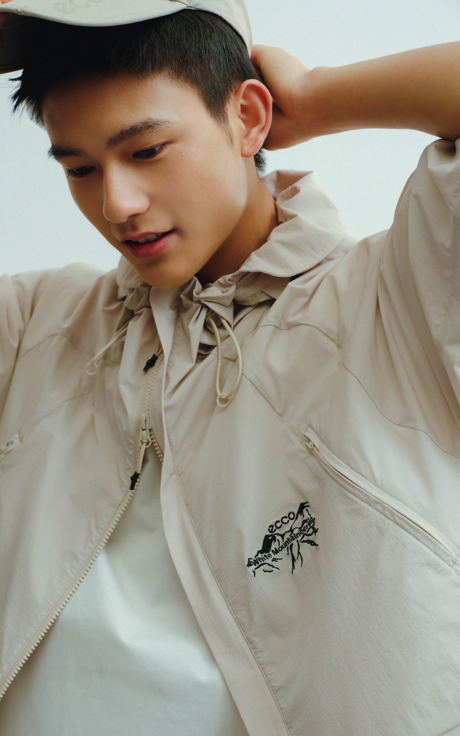 型走在都市與自然！2025 ECCO x White Mountaineering 聯名打造全新機能時尚，陪你躍然山行！