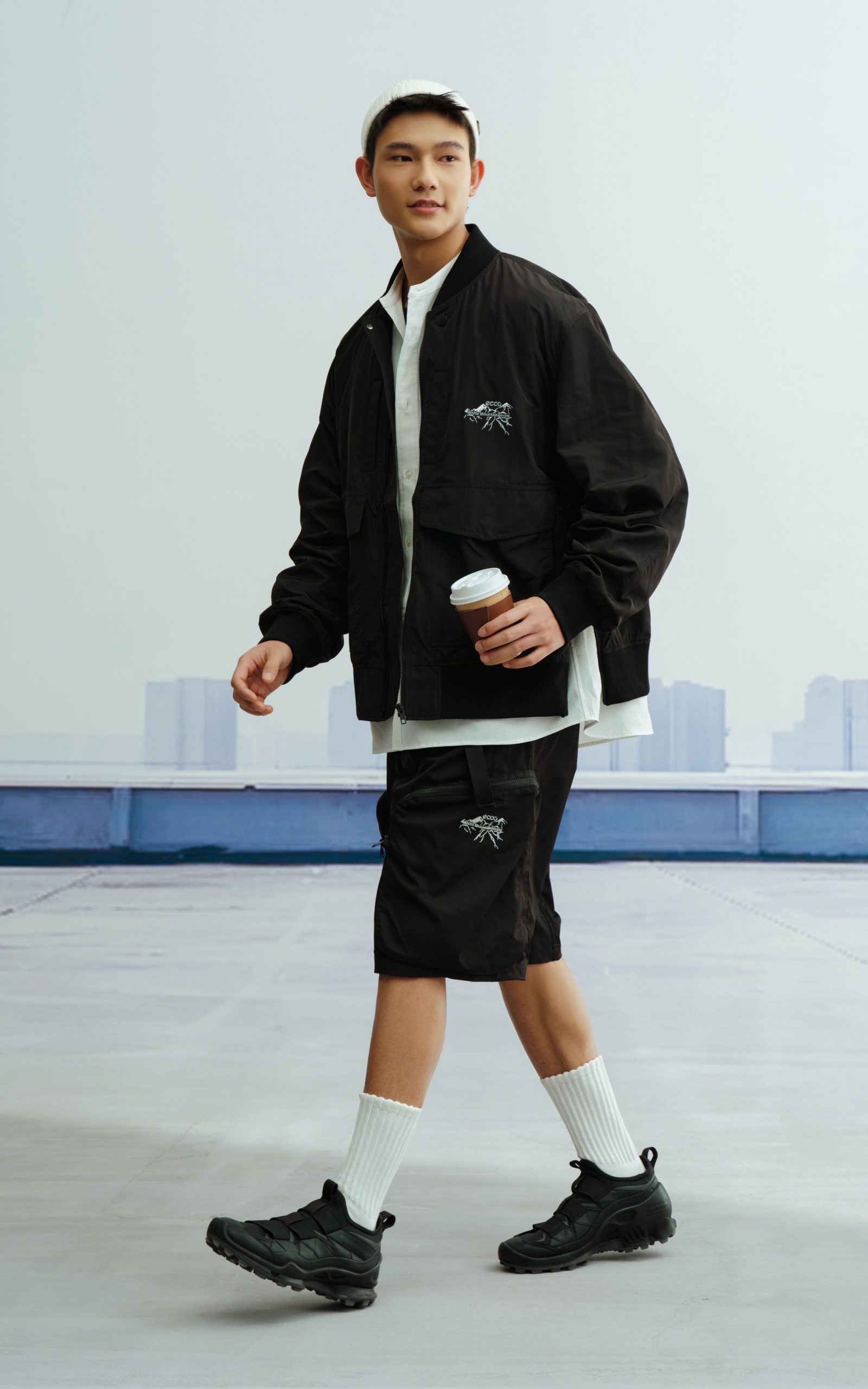 型走在都市與自然！2025 ECCO x White Mountaineering 聯名打造全新機能時尚，陪你躍然山行！