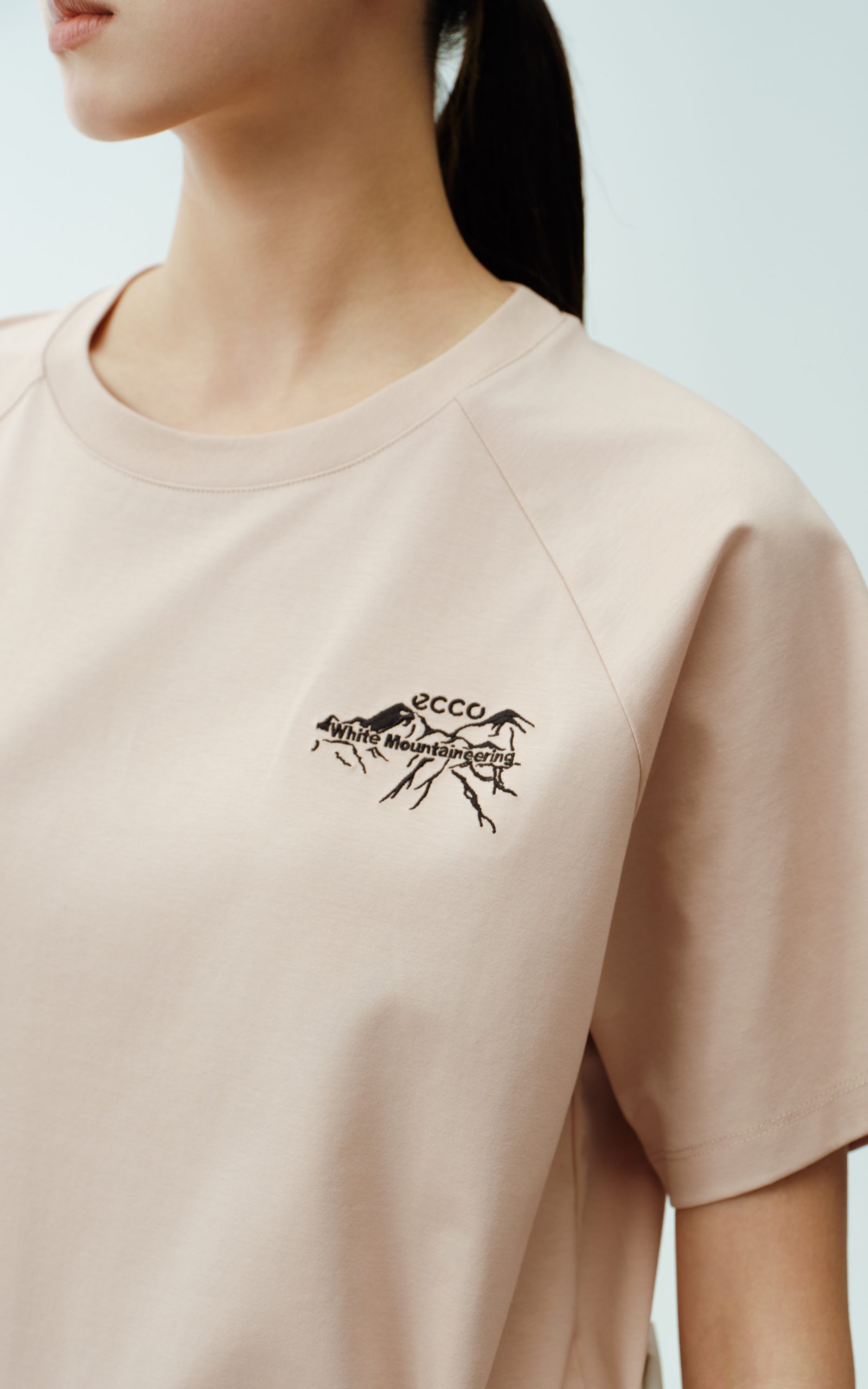 型走在都市與自然！2025 ECCO x White Mountaineering 聯名打造全新機能時尚，陪你躍然山行！