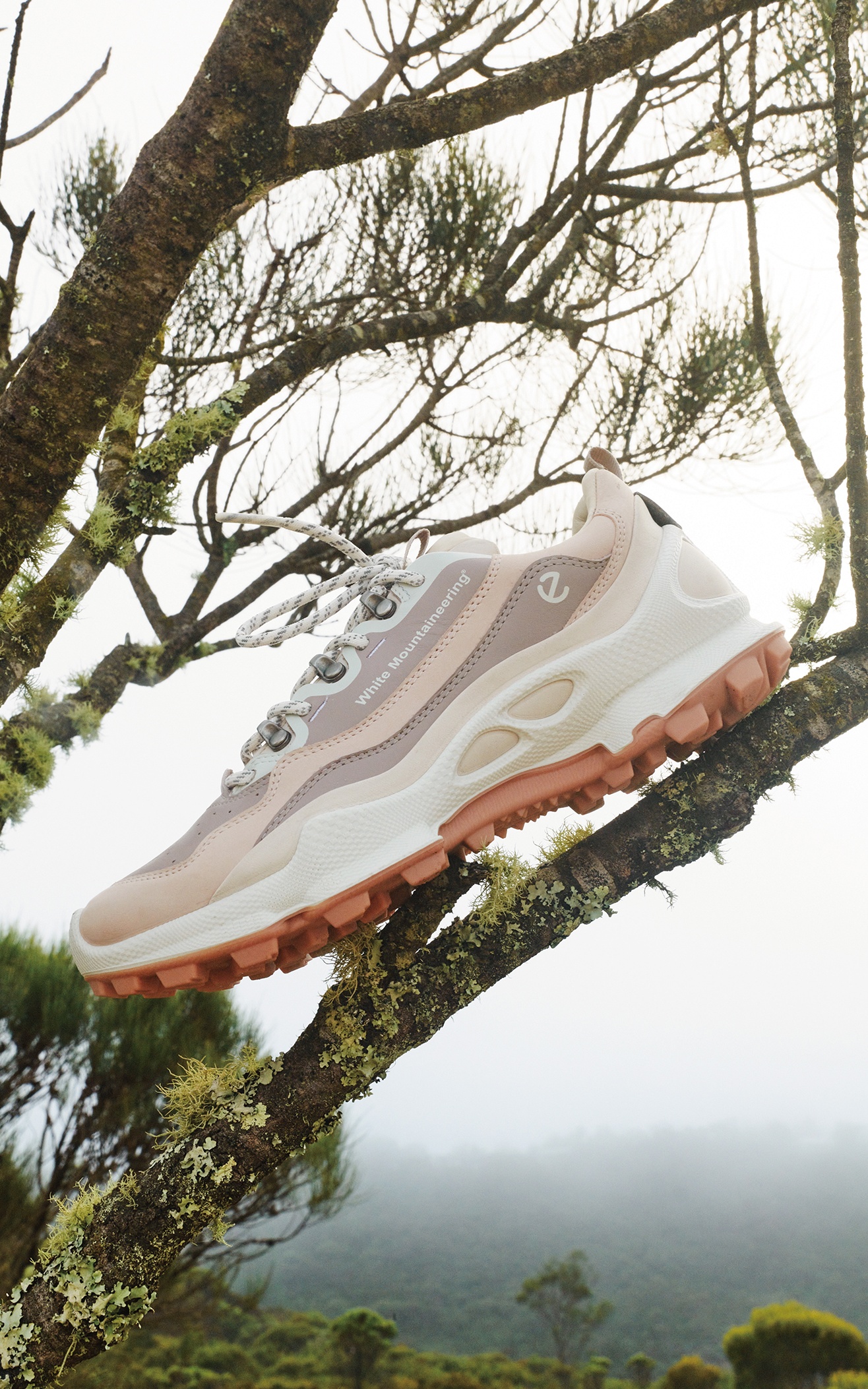 型走在都市與自然！2025 ECCO x White Mountaineering 聯名打造全新機能時尚，陪你躍然山行！