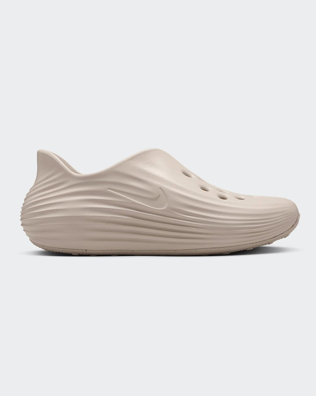 球鞋圈牛肉再起？CROCS 發文調侃 NIKE 新款洞洞拖鞋
