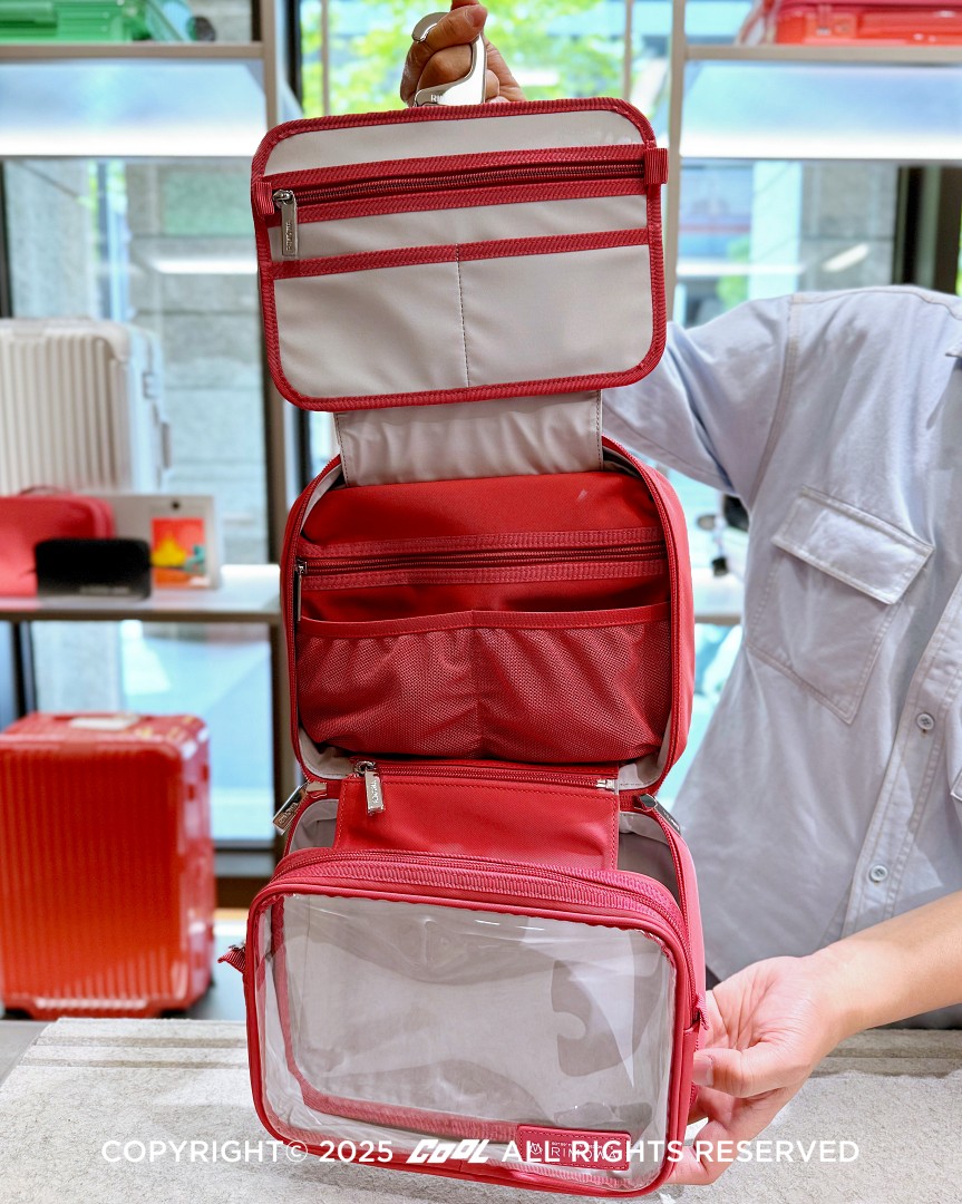 RIMOWA Toiletry Pouch Trifold三折盥洗包採簡約設計