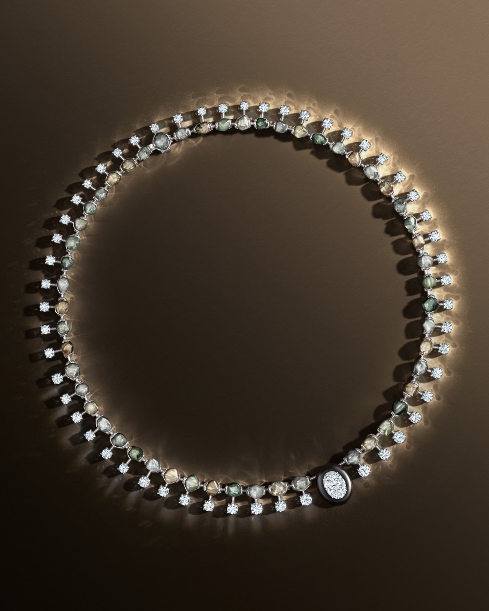 這顆鑽戒竟要價 2 億元！De Beers Essence of Creation 高級珠寶展台北 101 登場！