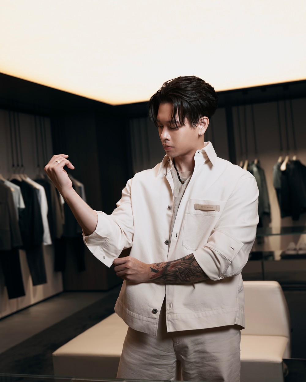 高爾宣身穿全台限量三套西裝帥氣登場！EMPORIO ARMANI 高雄漢神開幕！