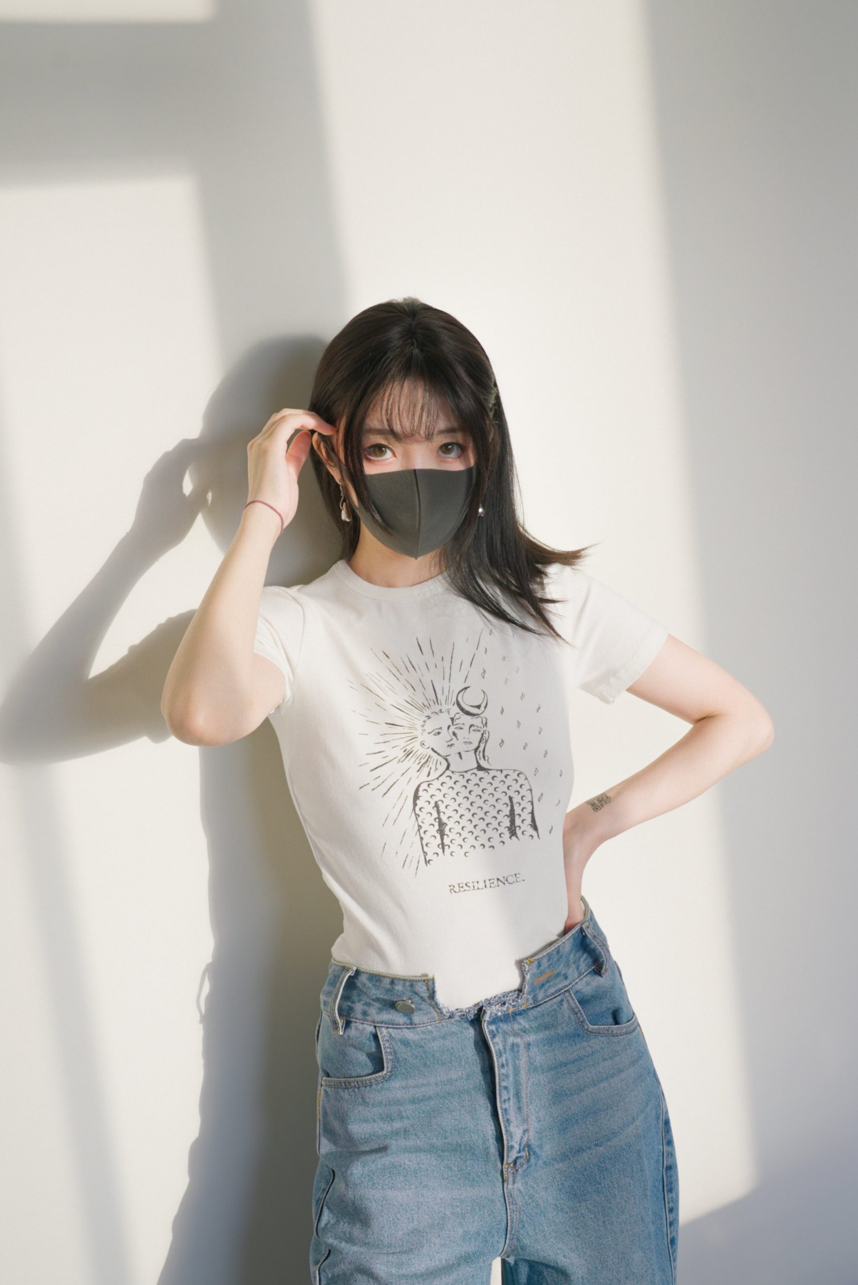 首度拿下黑色口罩！HongKong Doll 愚人節驚喜公開 