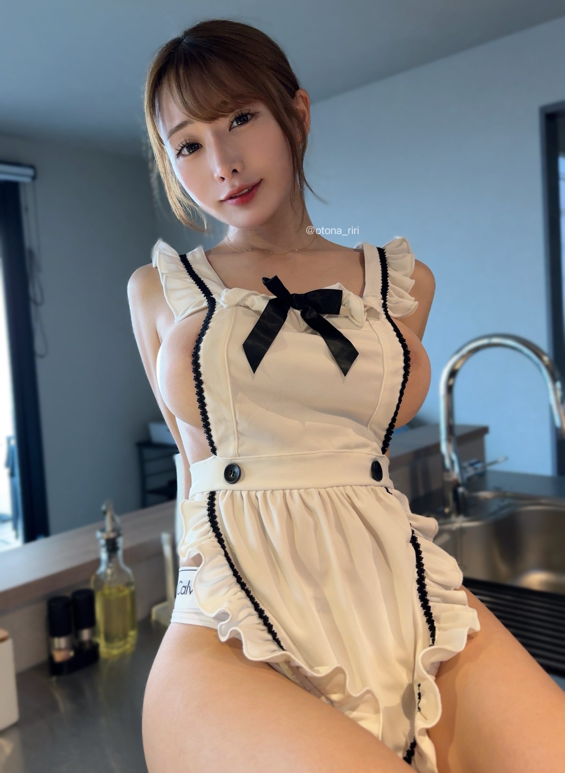 大尺度慎入！日本辣妹直播主「Riri」化身暗黑蜘蛛人，網驚：「這是蜘蛛精吧！」