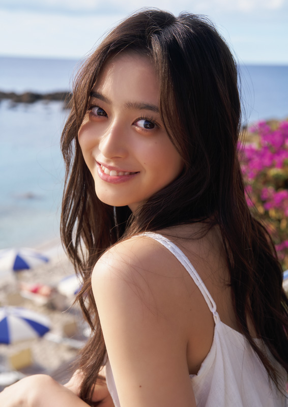 初版發行量 20 萬本破紀錄！偶像美少女井上和首本寫真《獨白》，登頂乃木坂 46 全團首周銷量冠軍！