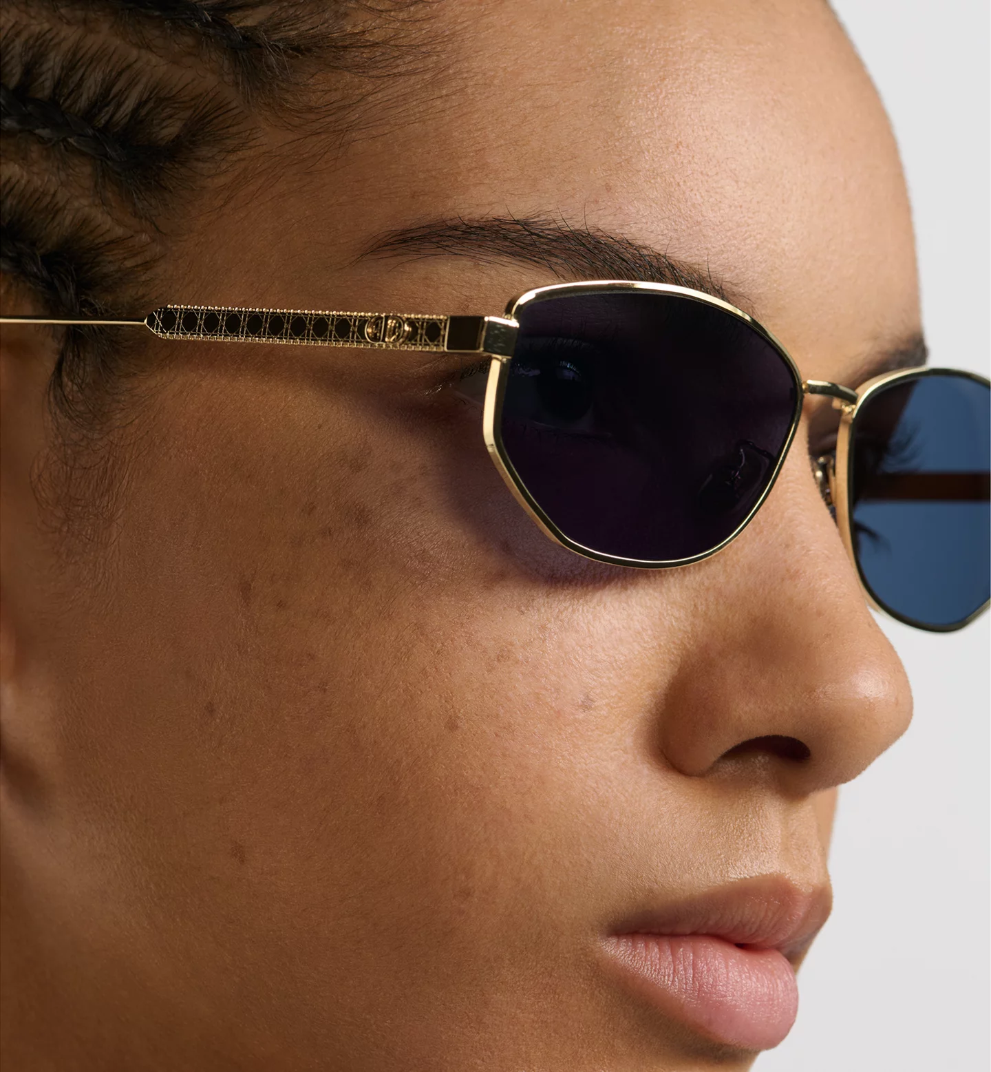 2 萬以下入手 LV、Dior、巴黎世家？這些 10 款太陽眼鏡根本寶藏！一戴上氣場全開！