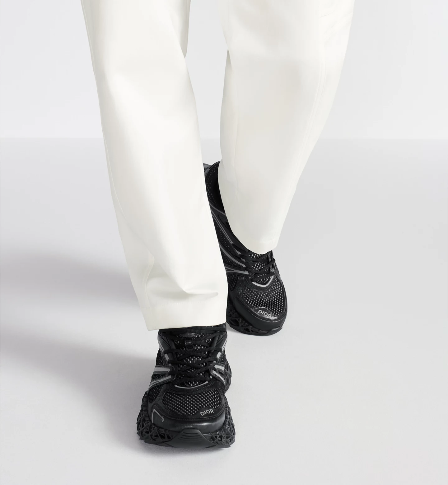 質感 Boy 必備！2025「精品黑鞋」推薦：LV、BV、巴黎世家⋯最便宜 3 萬有找 ！