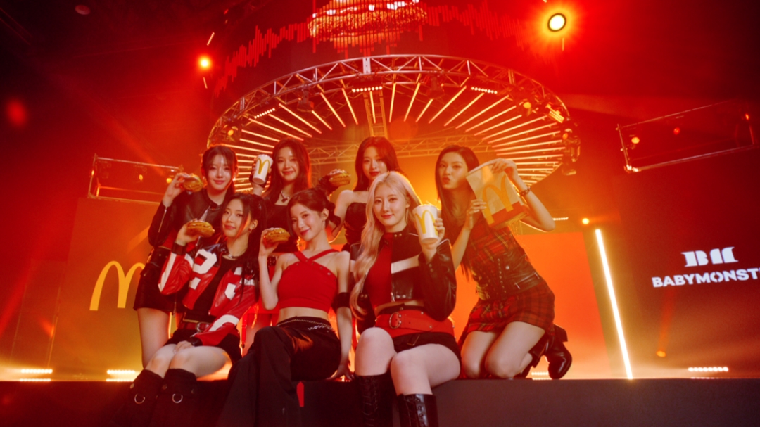 麥當勞 x BABYMONSTER 首度聯名！寶怪珍藏小卡套裝「免費」送！唯一的缺點是...