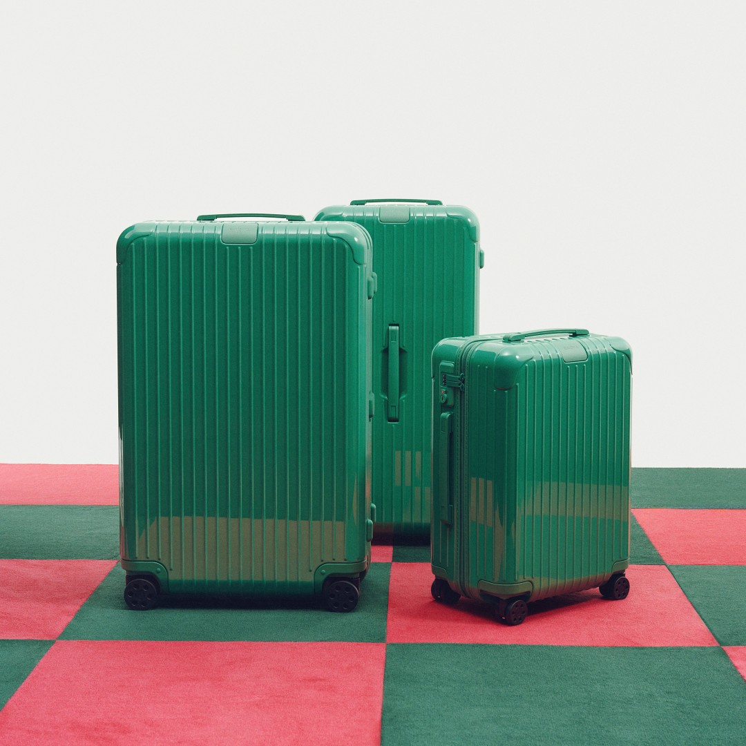 2025 春夏 RIMOWA 限量新色登台！「仙踪綠、石榴紅」Essential 系列行李箱、旅行配件一次到位