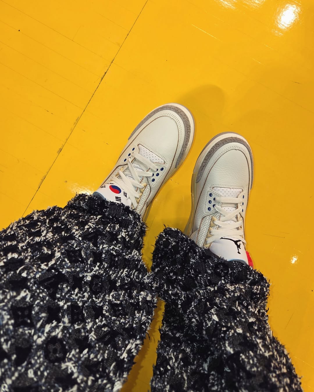 BTS 成員 J-Hope 現身湖人主場！曝光限量版 Air Jordan 3 “Seoul”