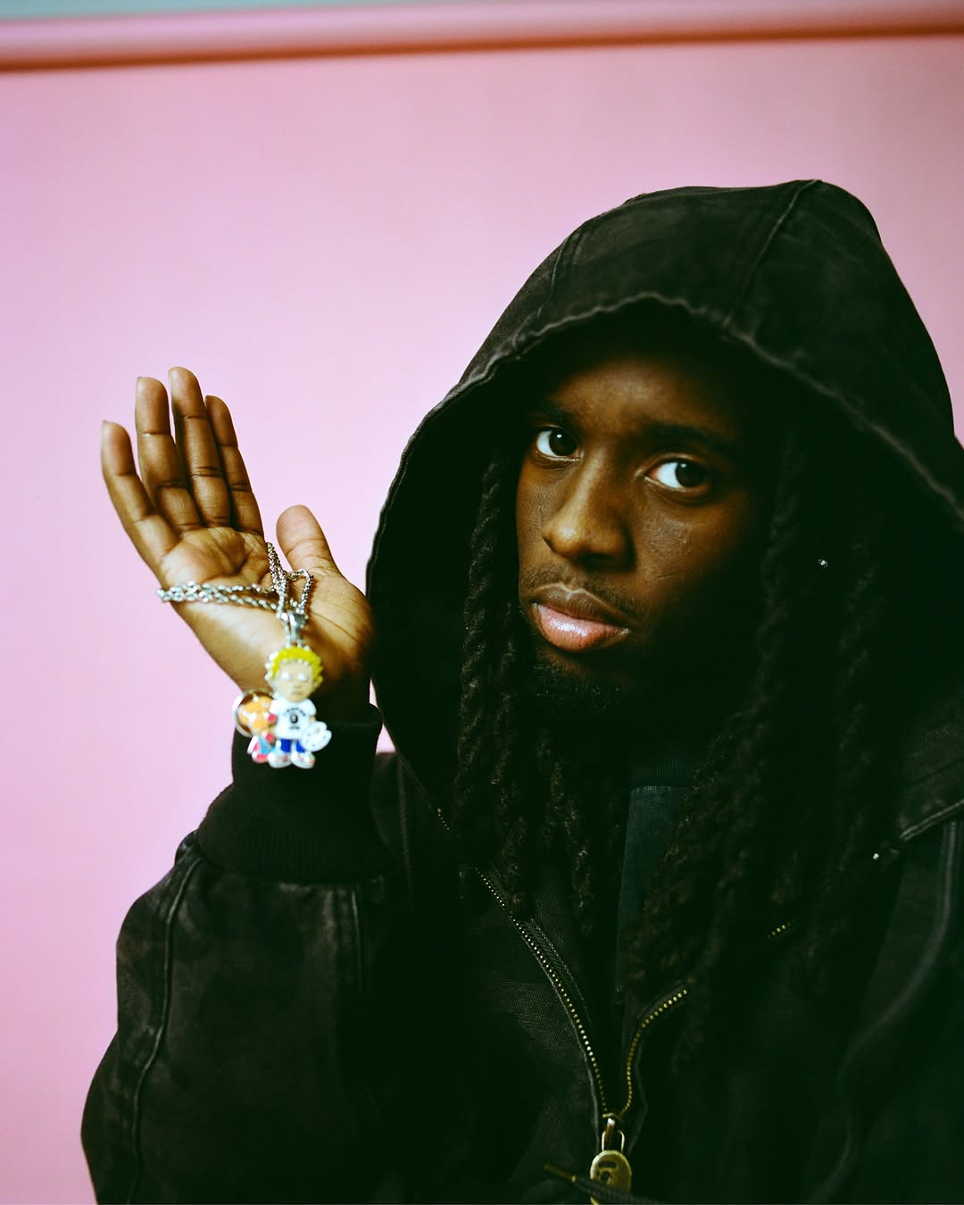 Ray 還能多勝利？攜手 Kai Cenat 為 BAPE® 拍攝聯名形象照