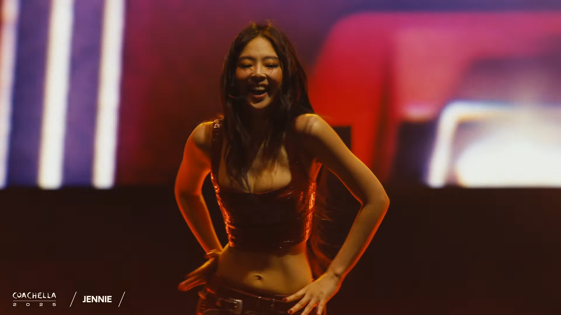 JENNIE 登上 2025 Coachella 舞台！13 首超火辣一小時《Ruby》組曲表演！