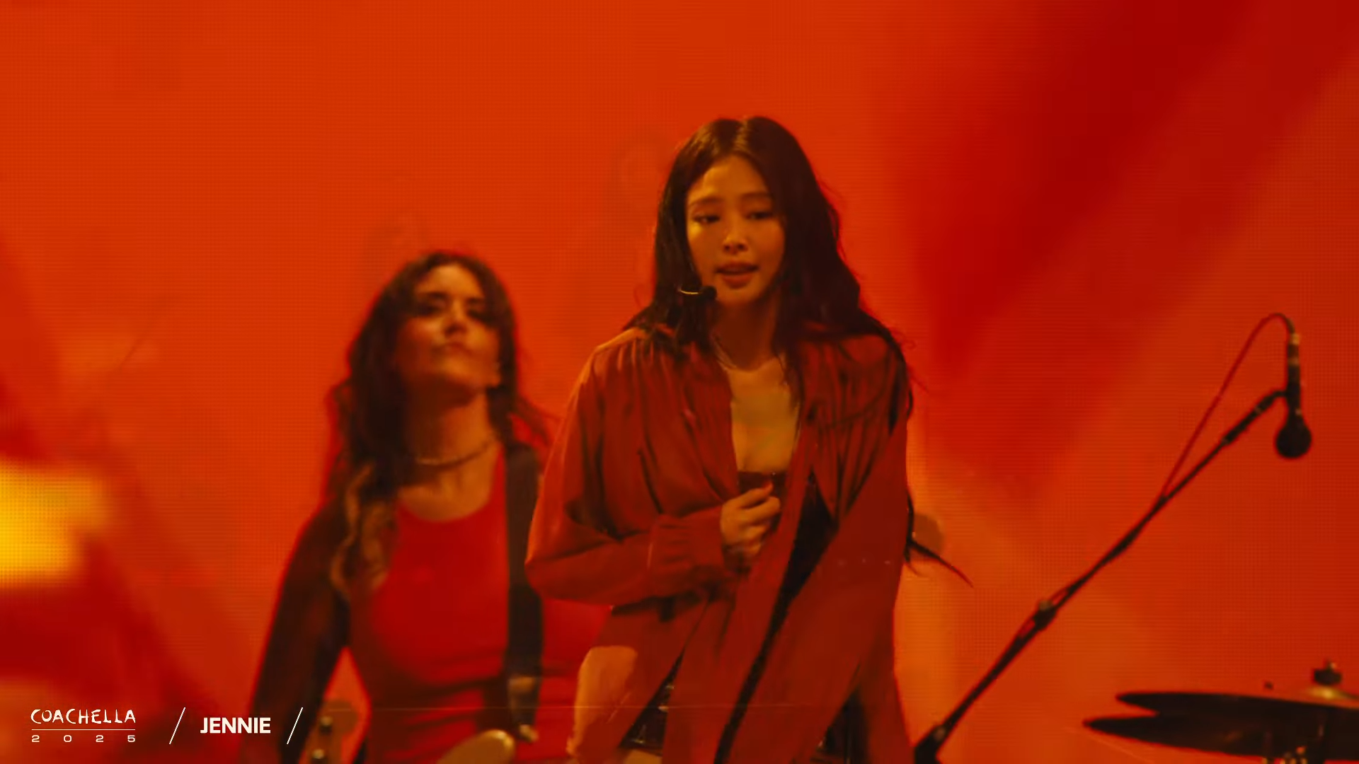 JENNIE 登上 2025 Coachella 舞台！13 首超火辣一小時《Ruby》組曲表演！