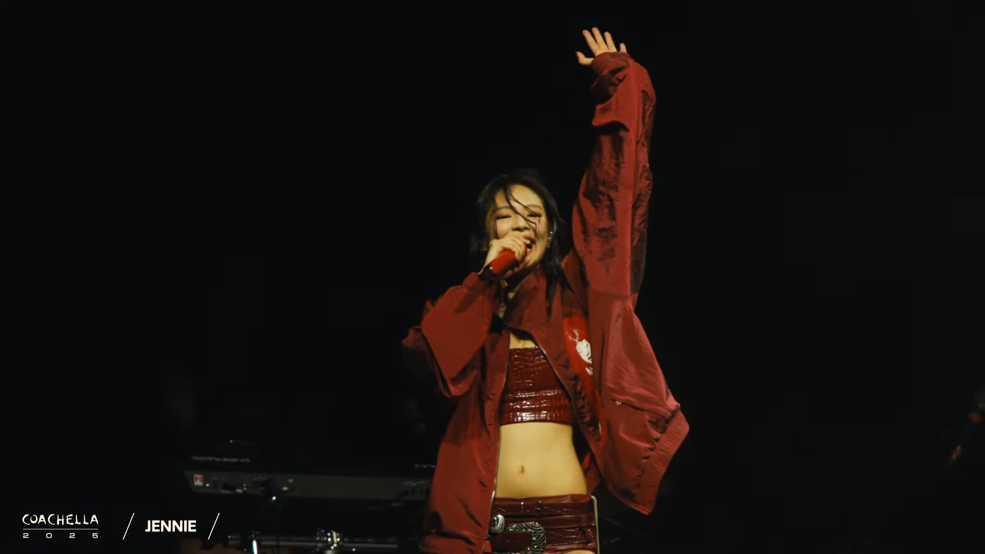 JENNIE 登上 2025 Coachella 舞台！13 首超火辣一小時《Ruby》組曲表演！