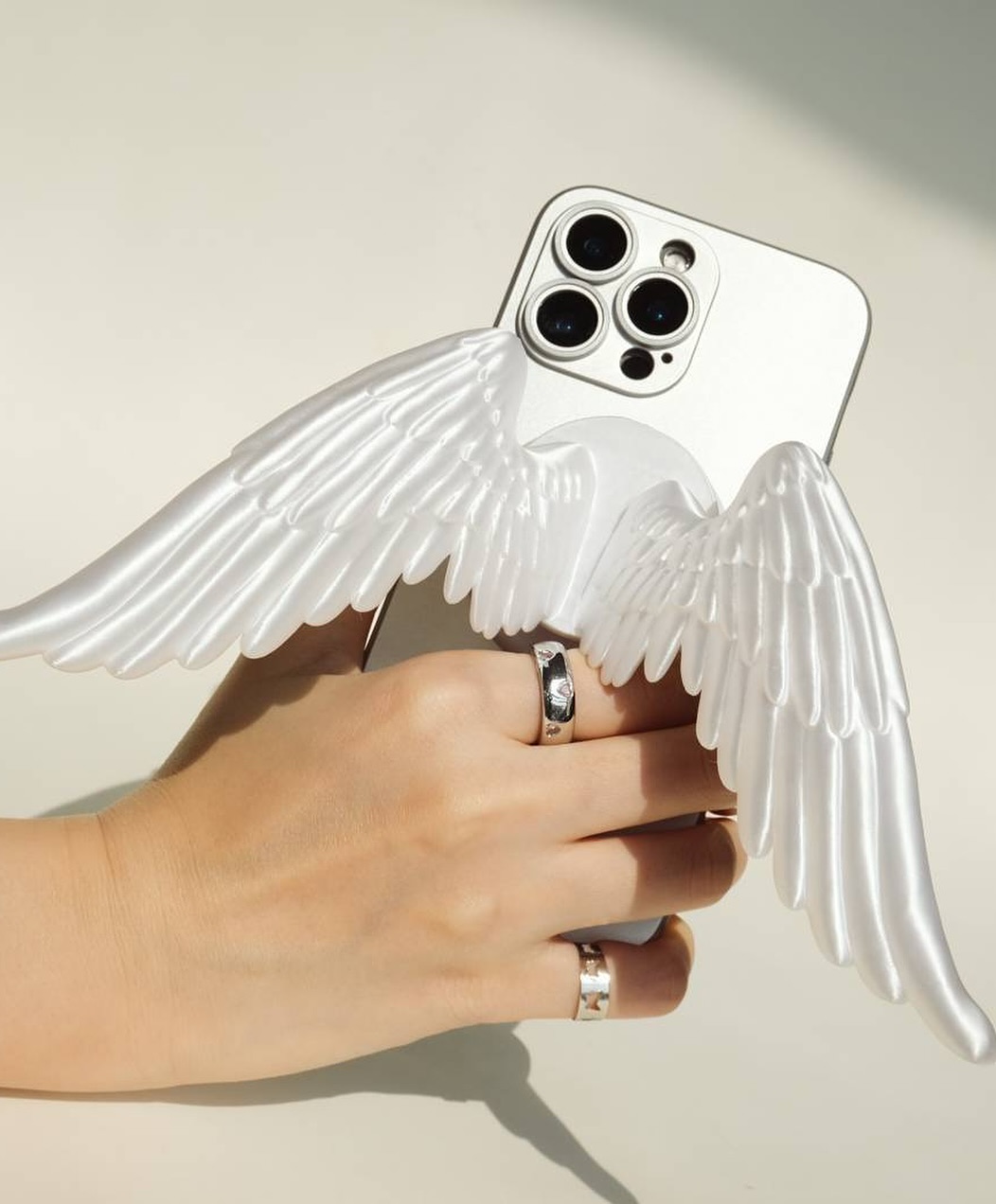 不是 AI 生成！造型超逼真的「麥當勞紙袋、餃子、金魚 AirPods 保護殼」，網友：想全包！