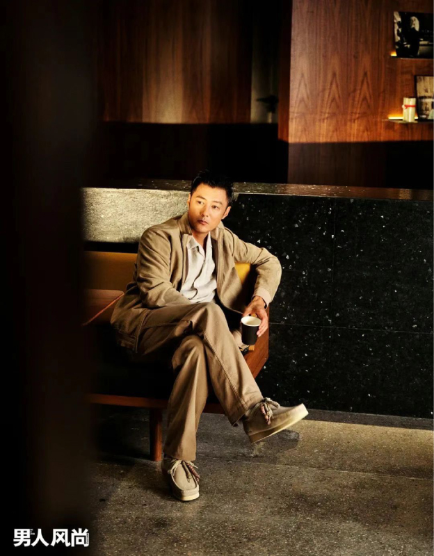 余文樂與葉舒華穿著Clarks袋鼠鞋拍攝男人風尚與PowerCircles勢界雜誌內頁