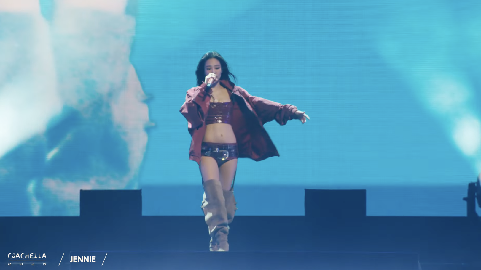 相愛證據加一？！Lisa 被捕捉到手機桌布是 LVMH 三公子 Frédéric Arnault！