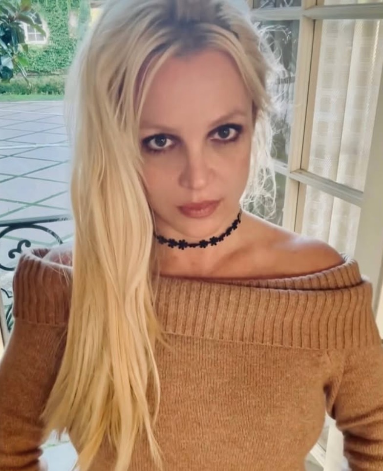 小甜甜布蘭妮再爆爭議！飛機上吸菸遭警方約談　怒嗆空姐羞辱人