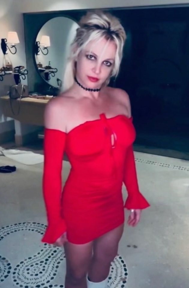 小甜甜布蘭妮再爆爭議！飛機上吸菸遭警方約談　怒嗆空姐羞辱人