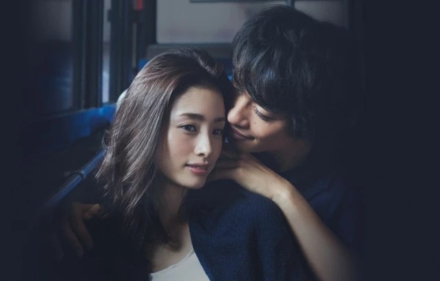 日本人眼中「台灣感性」！上戶彩睽違全新寫真取景寶島，女神逛夜市、放天燈、吃剉冰「超台」！