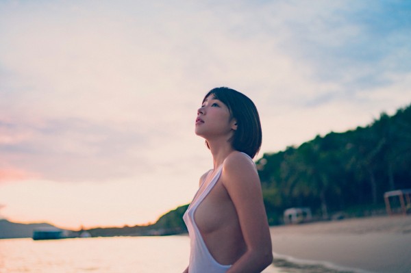 性感人妻解放！曾智希峇里島狂曬比基尼辣照，養眼福利連發！